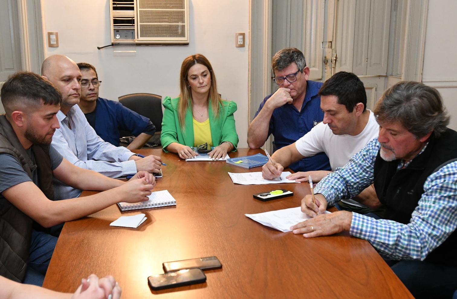 El día miercoles 20 del corriente mes y año se ha llevado a cabo una Mesa de Dialogo para abordar la temática “mejor procedimiento de castración aplicable en la Provincia”, por intermedio del programa Tucumán Mascotas, con la finalidad de intercambiar ideas y generar consenso sobre una práctica eficaz y segura.